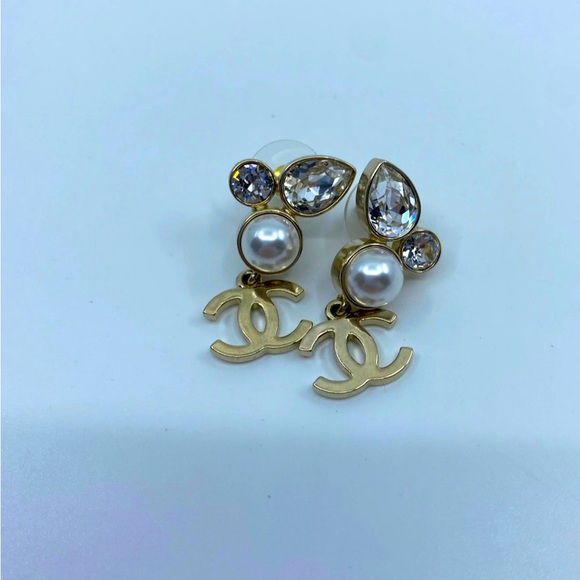 Authentic CHANEL CRYSTAL AND PEARL CC DANGLE EARRINGS - Picture 3 of 8